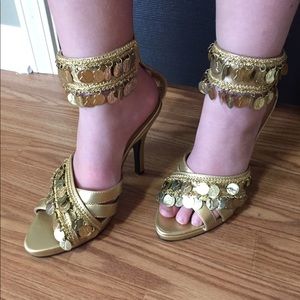 Party Shoes! 💃Gold Gypsy Heels Boho Ankle